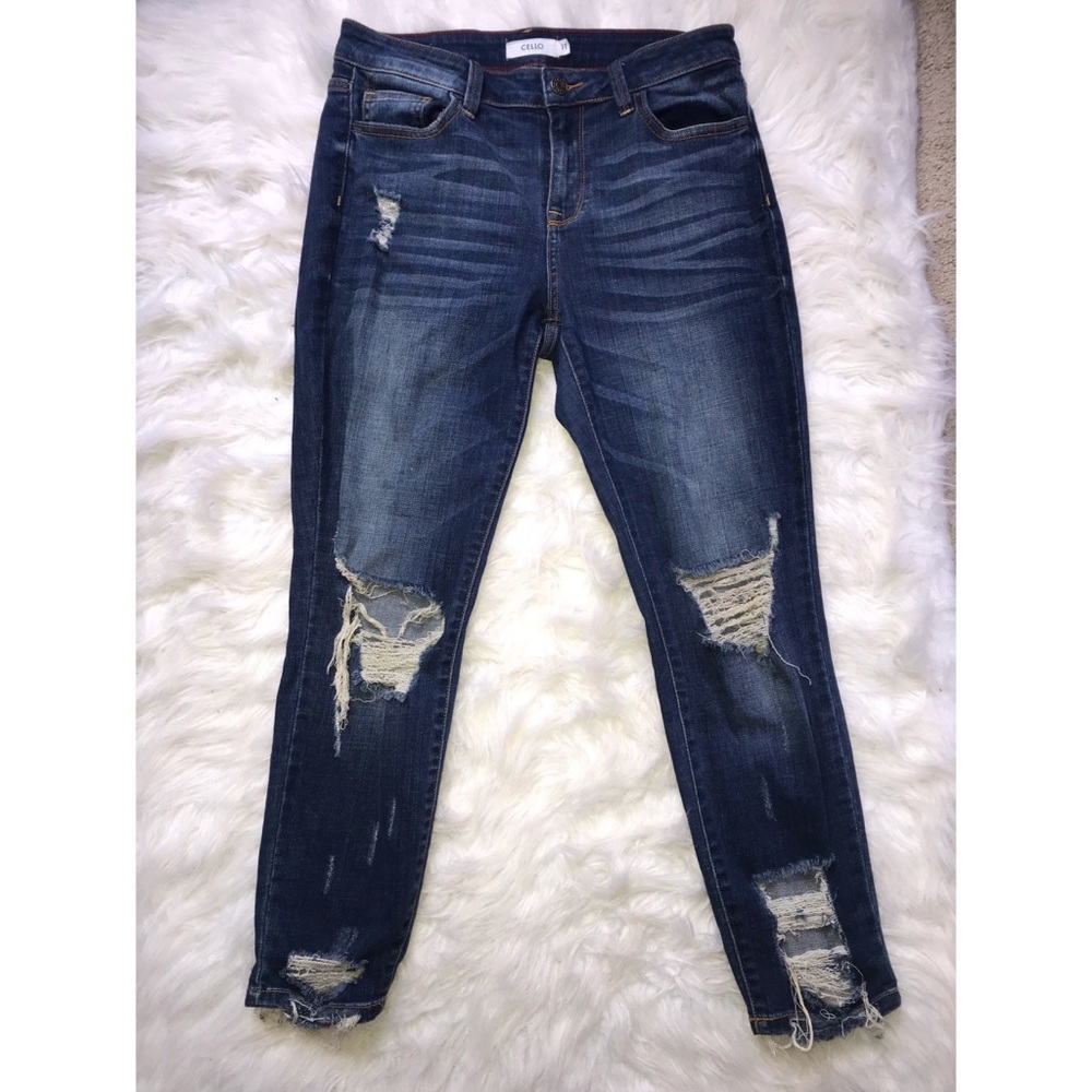 NICELY RIPPED CROPPED ANKLE SKINNY JEANS!